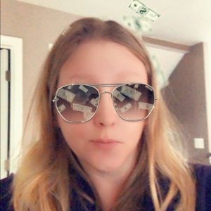 Meet your Posher, Tracy